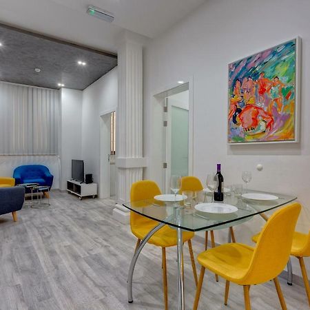 Stylish 3Br Apartment, Fantastic Location In スリーマ エクステリア 写真