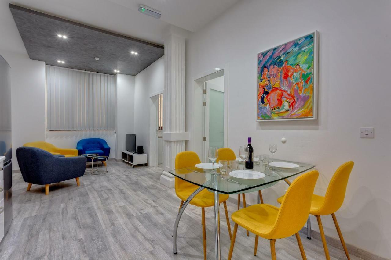 Stylish 3Br Apartment, Fantastic Location In スリーマ エクステリア 写真